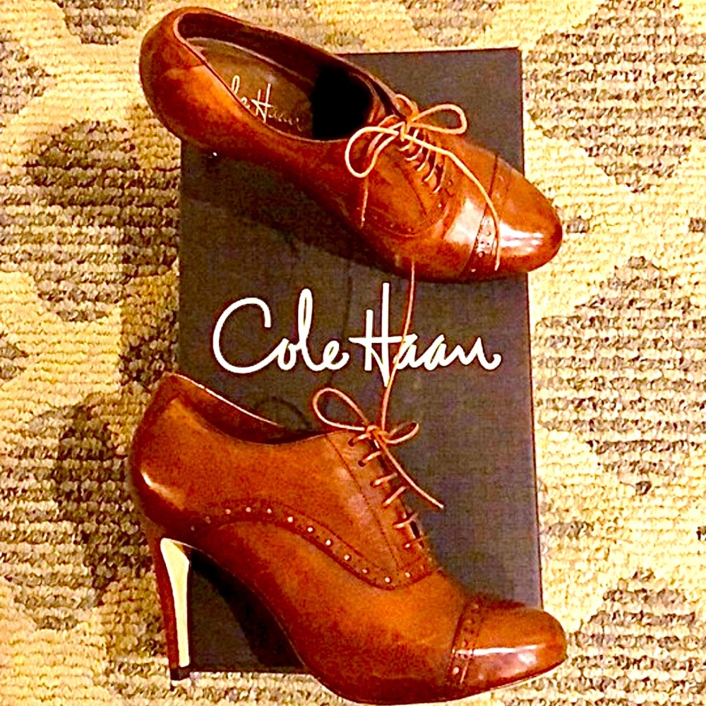 Cole Hahn Violet Oxford Pumps